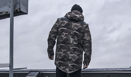 BYC Long Parka Woodland Camo
http://www.snapbacks.cz/12813-bunda-backyard-cartel-parka-long-woodland-camo/