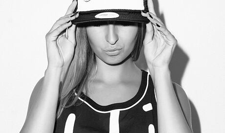 Snapback YUMS
http://www.snapbacks.cz/7129

Tílko YUMS
http://www.snapbacks.cz/7174