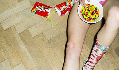 Tady má Krystýna nebo Markéta 

Ponožky Odd Sox SKittles
http://www.snapbacks.cz/odd-sox/