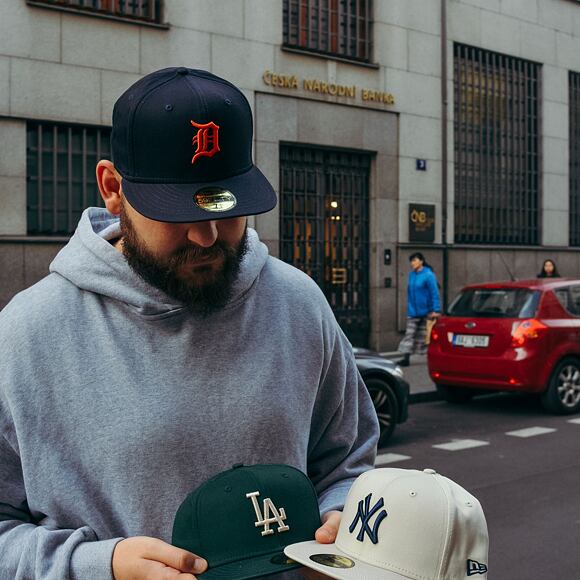 Kšiltovka New Era 59FIFTY MLB League Essential New York Yankees Stone / Navy