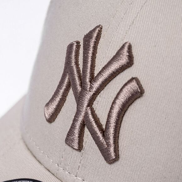 Kšiltovka New Era 9FORTY MLB League Essential New York Yankees - Stone / Ash Brown