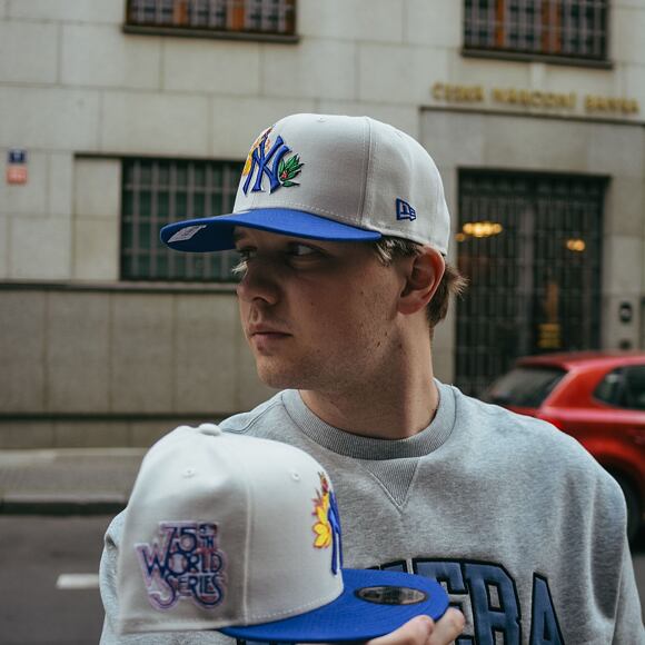 Kšiltovka New Era 9FIFTY MLB Floral New York Yankees Retro - Ivory / Majestic Blue