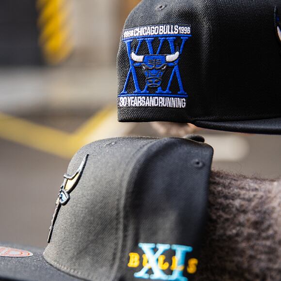 Kšiltovka Mitchell & Ness - Core Xi Snapback - Chicago Bulls - Black/Blue