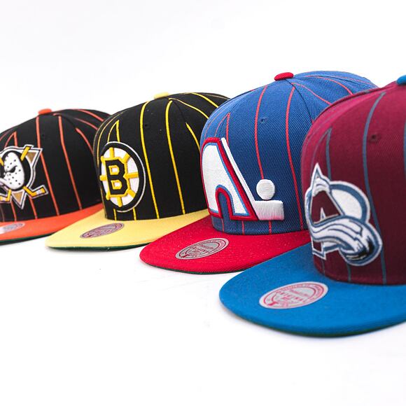 Kšiltovka Mitchell & Ness NHL TEAM PIN SNAPBACK BRUINS Black