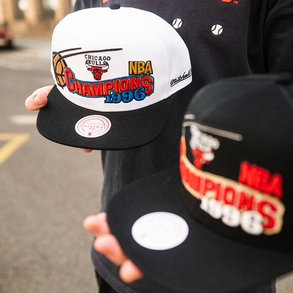 Mitchell & Ness 96 Champions Wave 2T Snapback Hwc Chicago Bulls White / Black Cap