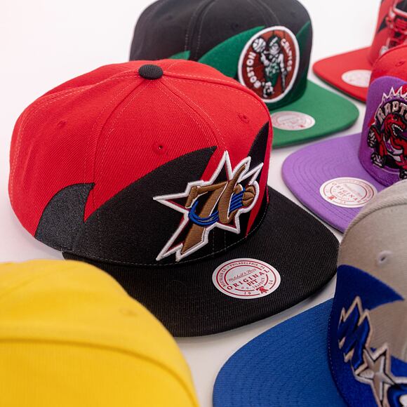 Mitchell & Ness Sharktooth Snapback HWC Philadelphia 76ers Black / Red Cap