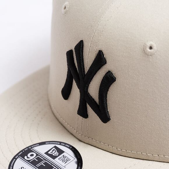 Kšiltovka New Era 9FIFTY MLB League Essential New York Yankees - Stone / Black