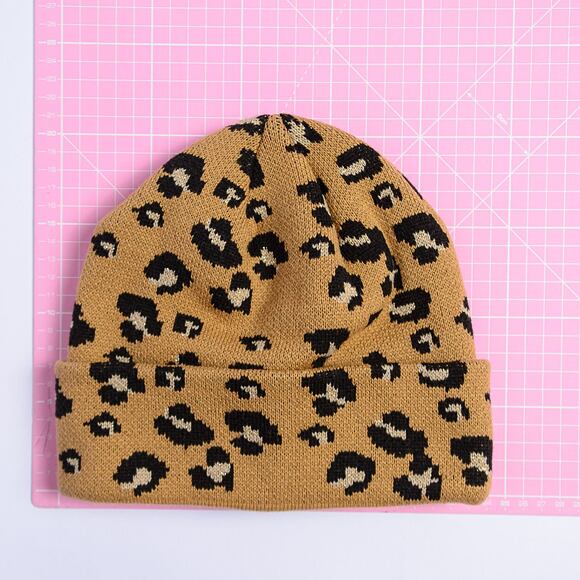 Dámský kulich New Era - Medium Knit Wide Leopard Beanie - Camel