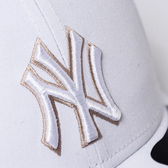 Kšiltovka New Era 9FORTY MLB Repreve outline New York Yankees - White / Stone