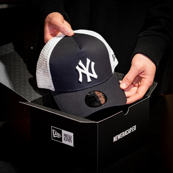 New Era Clean Trucker 2 New York Yankees Snapback Navy / Optic White Cap