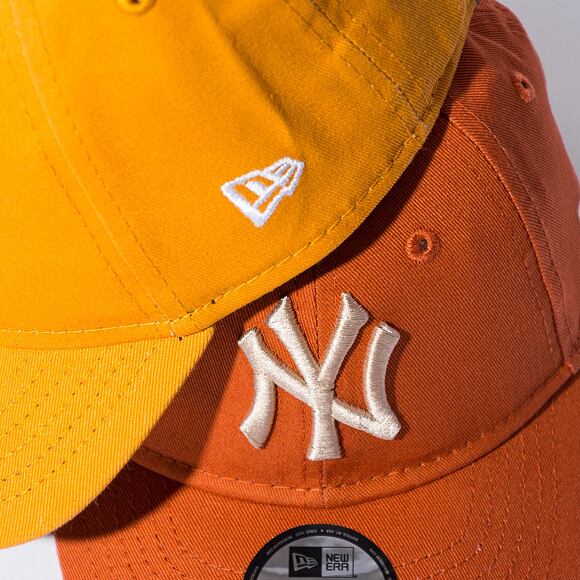 New Era 9FORTY Kids MLB League Essential New York Yankees Redwood / Oat Milk Cap