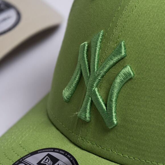 Kšiltovka New Era 9FORTY MLB League Essential New York Yankees Nephrite Green / Nephrite Green