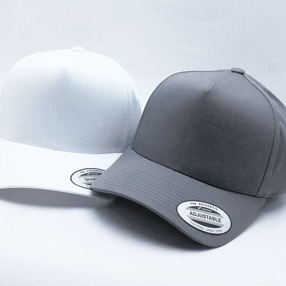 Kšiltovka Yupoong 5-Panel Curved Classic Snapback white