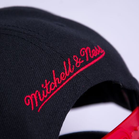 Mitchell & Ness 8 BIT XL SNAPBACK ATLANTA HAWKS Black Cap