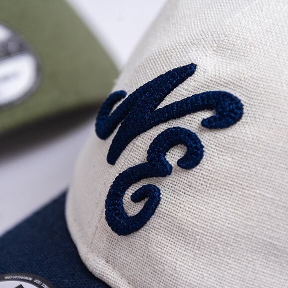 Kšiltovka New Era 9TWENTY Linen Script  - White / Navy