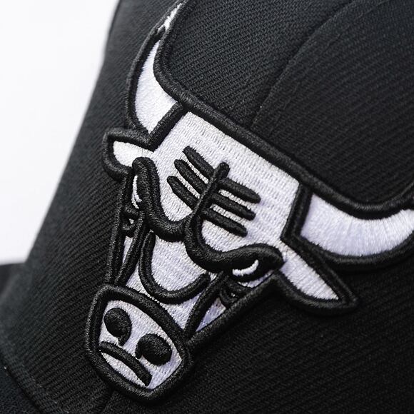 Kšiltovka Mitchell & Ness - Evergreen Black/White Snapback - Chicago Bulls - Black