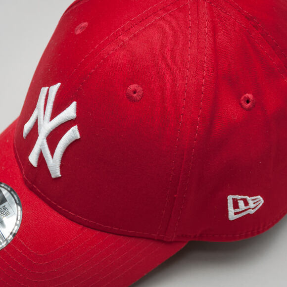 New Era League Basic New York Yankees Scarlet 39THIRTY Stretchfit Cap