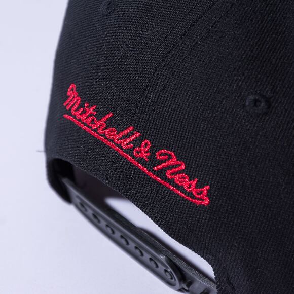 Kšiltovka Mitchell & Ness "Year of the Rabbit" Snaoback HWC CHICAGO BULLS Black