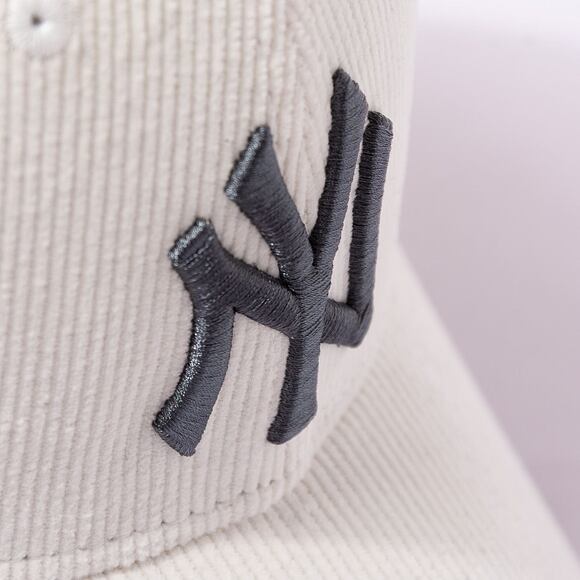 Kšiltovka New Era 39THIRTY MLB Cord New York Yankees Off White / Graphite Grey