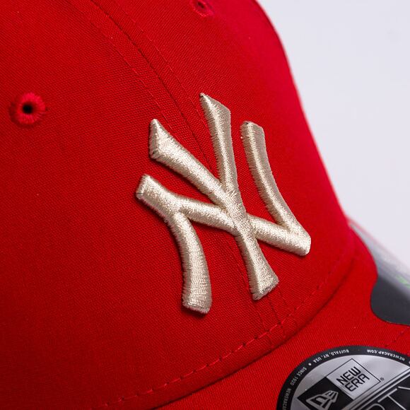 Kšiltovka New Era 9FORTY MLB Repreve New York Yankees Scarlet / Stone