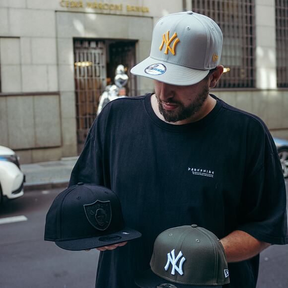 Kšiltovka New Era 9FIFTY MLB League Essential New York Yankees Stone / Papaya