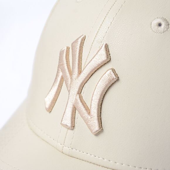 Dámská kšiltovka New Era - 9FORTY Faux Leather - NY Yankees - Stone