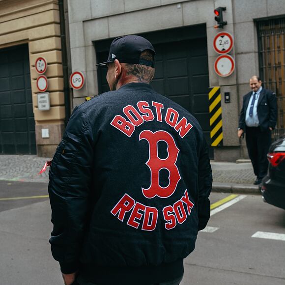 Bunda New Era - MLB × Alpha Industries - Boston Red Sox