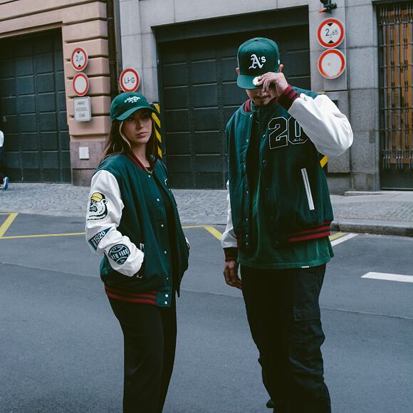 Bunda New Era Lifestyle Varsity Jacket Dark Green / Off White