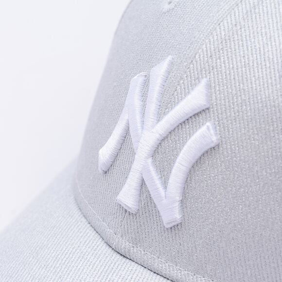 Dámská Kšiltovka New Era - MLB Metallic Denim 9FORTY - NY Yankees - Silver / White