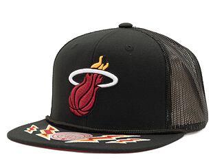 Kšiltovka Mitchell & Ness Recharge Trucker Miami Heat Black