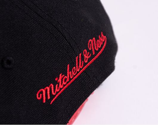 Mitchell & Ness The Finals Snapback Chicago Bulls Black / Red Cap