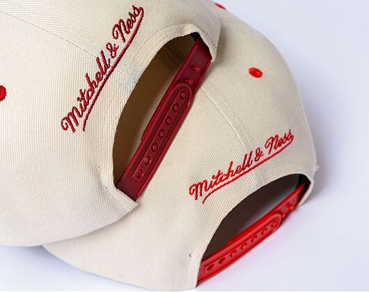 Kšiltovka NBA Retro Type Pro Snapback Chicago Bulls Off White