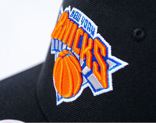 Kšiltovka NBA Monogram Trucker New York Knicks Black