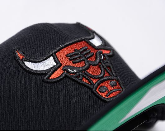 Kšiltovka Mitchell & Ness - Shine On Snapback - Chicago Bulls - Black