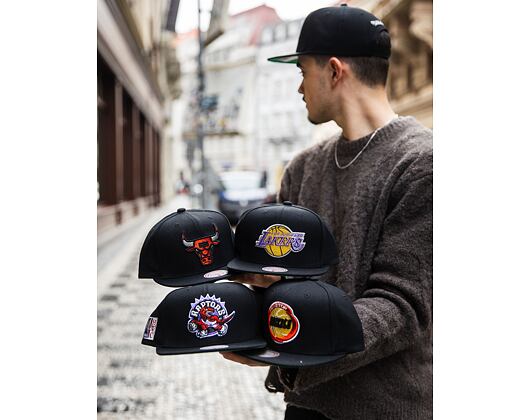 Kšiltovka Mitchell & Ness - Shine On Snapback - Chicago Bulls - Black