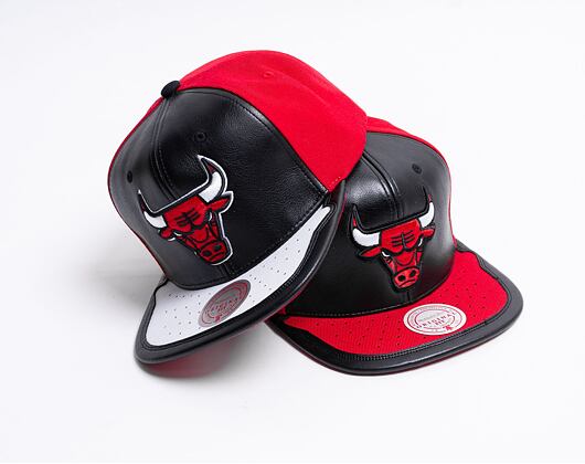 Mitchell & Ness Chicago Bulls Day One Snapback Black / Red Cap