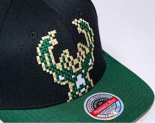 Mitchell & Ness 8 Bit XL Classic Red Milwaukee Bucks Black Cap