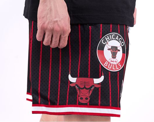 Kraťasy Mitchell & Ness NBA M&N CITY COLLECTION MESH SHORT BULLS Black / Red