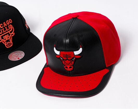 Mitchell & Ness Chicago Bulls Day One Snapback Black / Red Cap