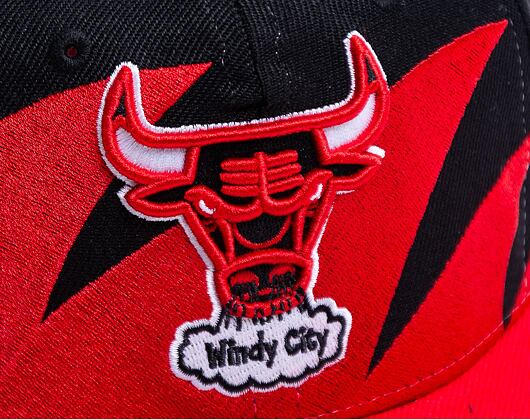 Mitchell & Ness Sharktooth Snapback HWC Chicago Bulls Black / Red Cap