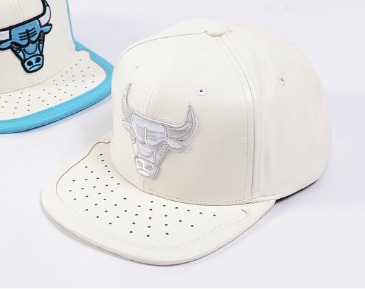 Kšiltovka Mitchell & Ness - Day One Snapback - Chicago Bulls - White