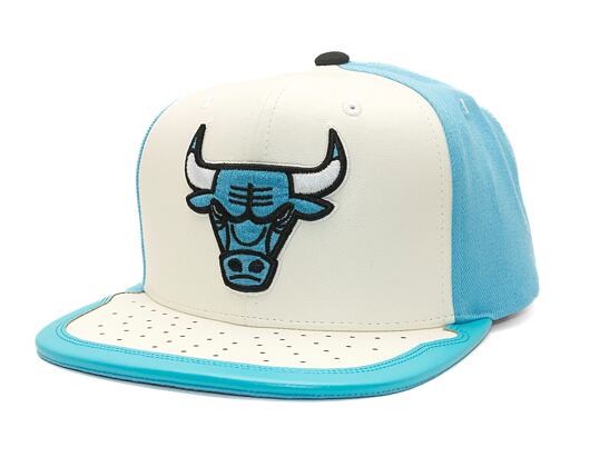 Kšiltovka Mitchell & Ness - Day One Snapback - Chicago Bulls - WHITE/LIGHT BLUE