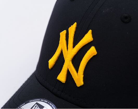 Kšiltovka New Era - MLB Essential 39THIRTY - NY Yankees - Black / Grilled Yellow