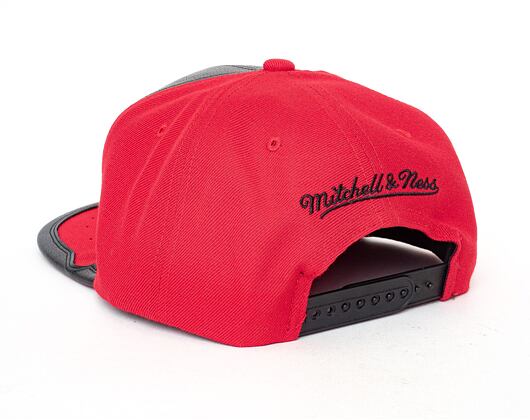 Mitchell & Ness Chicago Bulls Day One Snapback Black / Red Cap