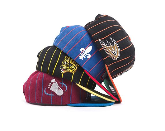 Kšiltovka Mitchell & Ness NHL TEAM PIN SNAPBACK BRUINS Black