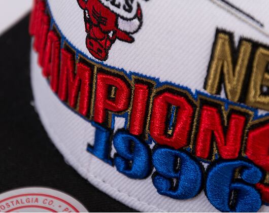 Mitchell & Ness 96 Champions Wave 2T Snapback Hwc Chicago Bulls White / Black Cap