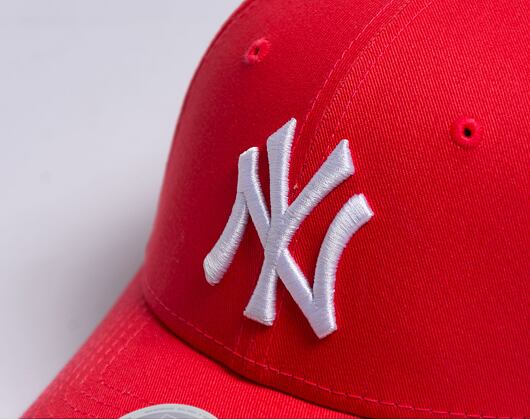 Dámská kšiltovka New Era 9FORTY Womens MLB League Essential New York Yankees - Wild Rose Red / White