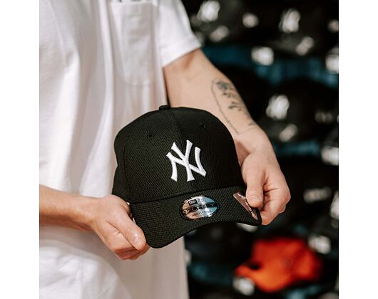 New Era 9FORTY Diamond Era New York Yankees Strapback Black / White Cap