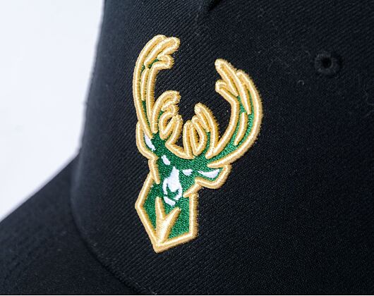 Kšiltovka NBA Monogram Trucker Milwaukee Bucks Black