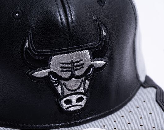 Mitchell & Ness Chicago Bulls Day One Snapback Black / Grey Cap